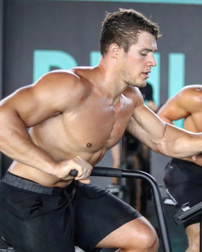 104282443 2961484383887087 9010793035243078923 o 768x957