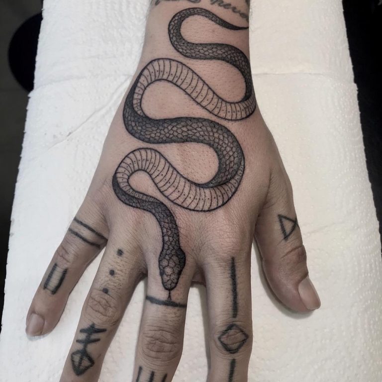 117871476 778751049535686 4920713618012985154 o 768x768