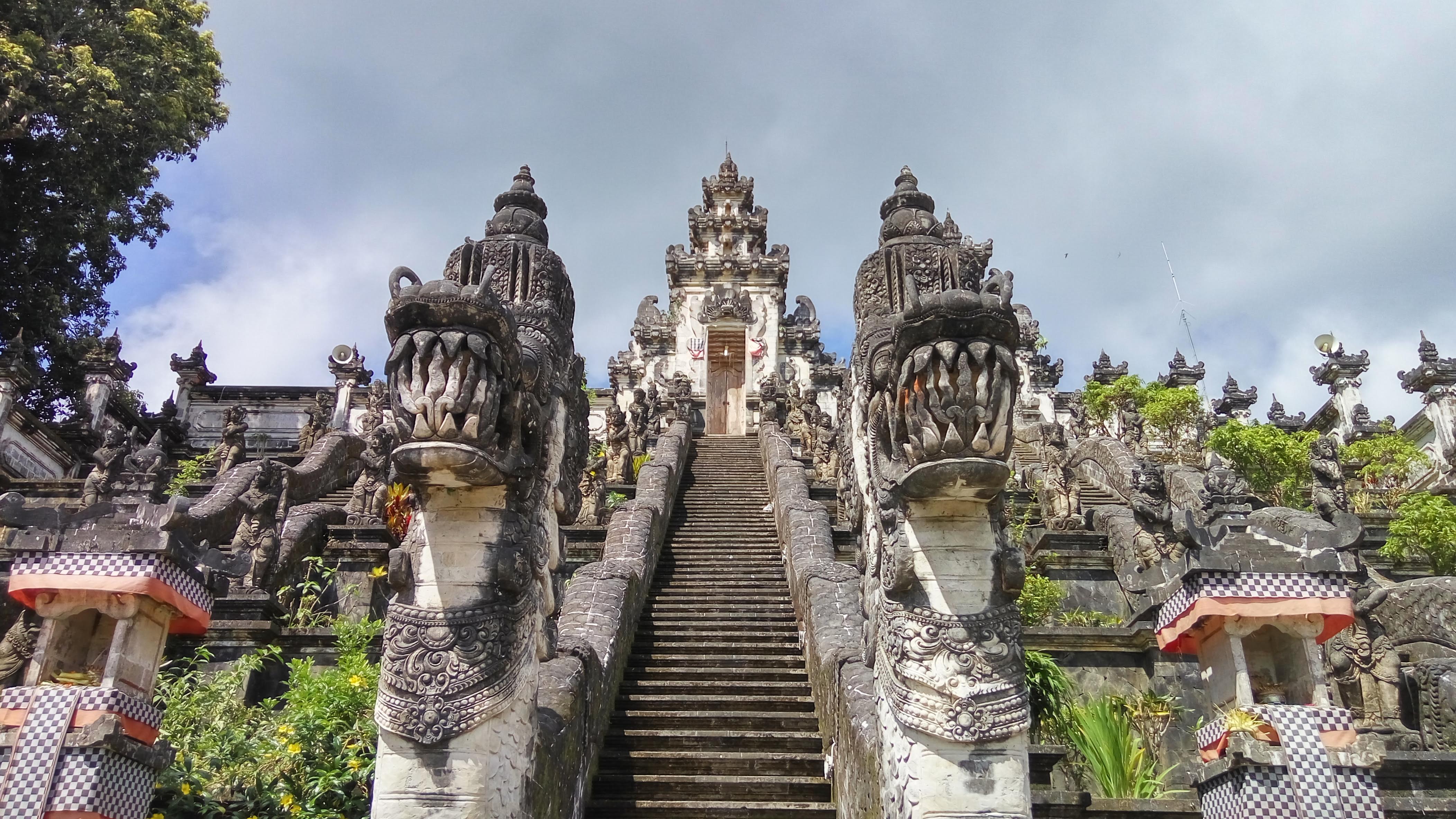  Pura  Luhur Lempuyang  Bali  com