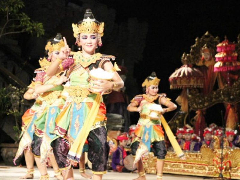 Gunung Sari Legong & Barong Dance at Puri Agung Peliatan - Bali.com