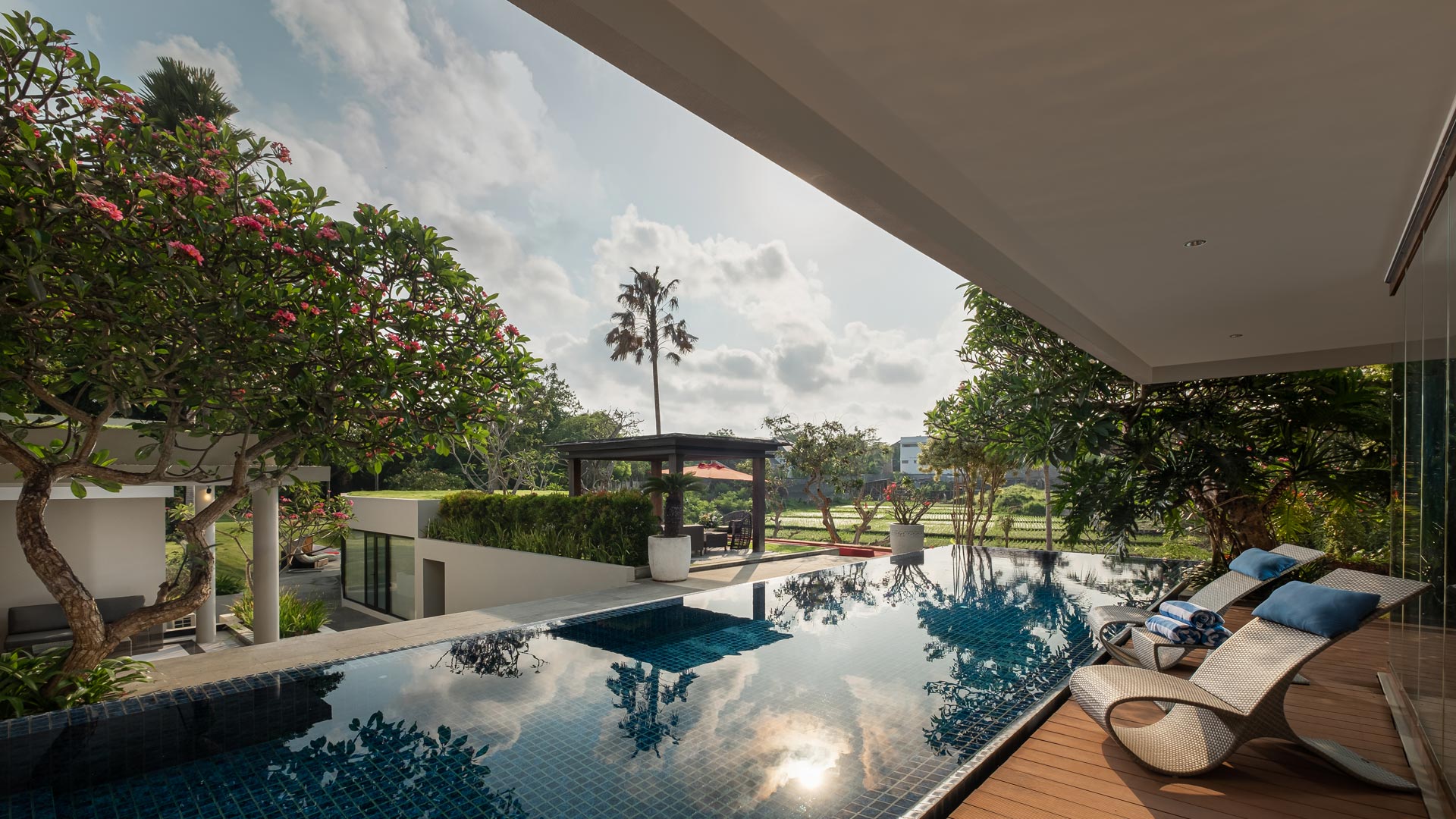 manhattan in canggu background 1