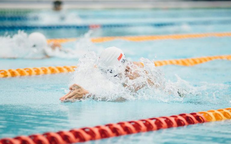 thumb swimming 768x480