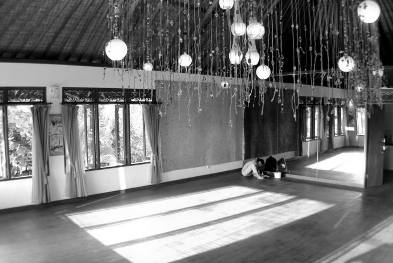 yoga saraswati ubud studio 768x513