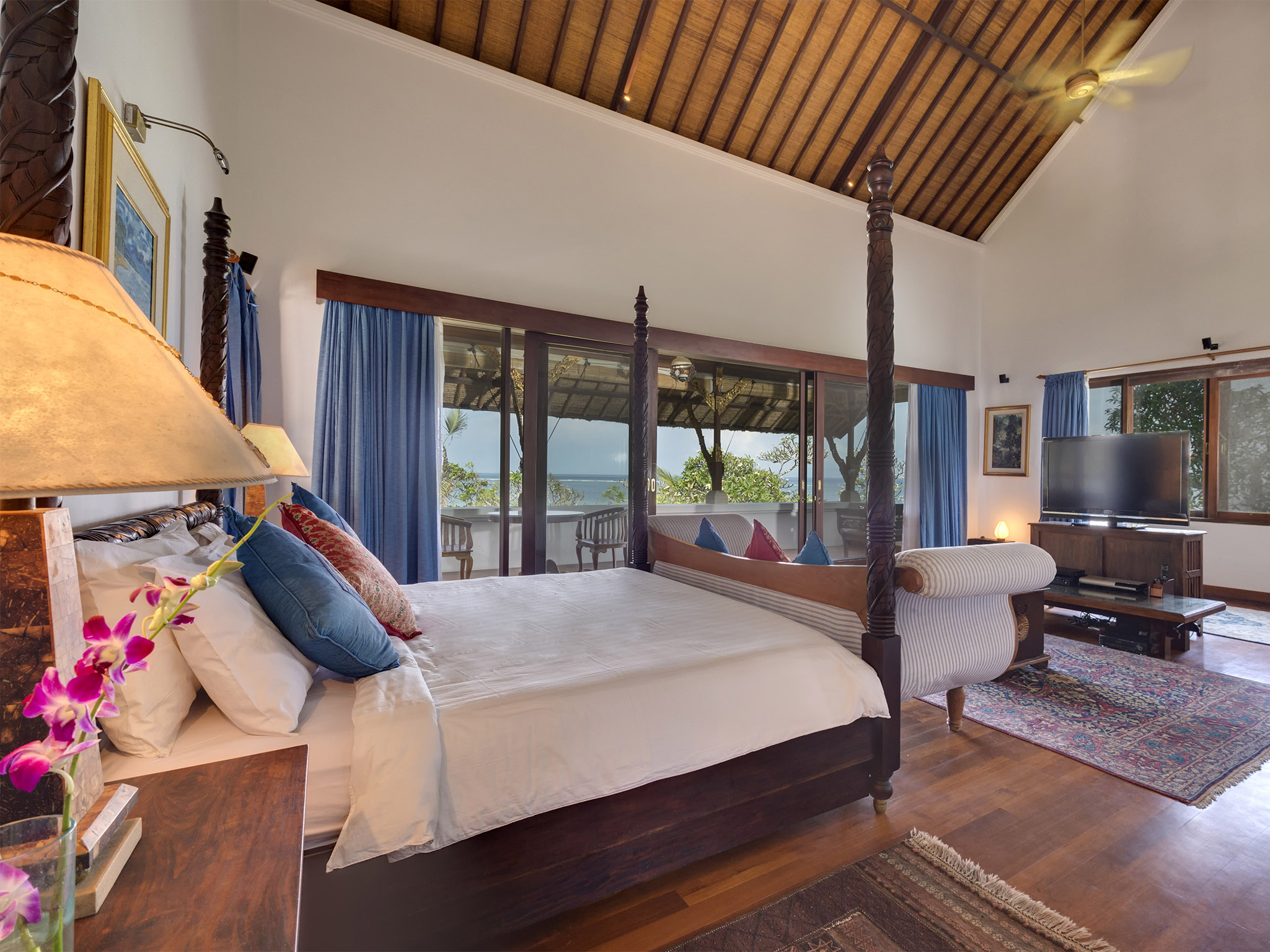 11. Villa Batujimbar Master bedroom 1