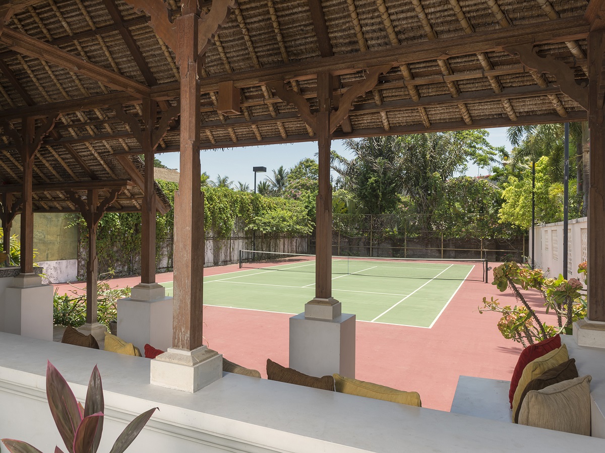 13. Villa Batujimbar Tennis court