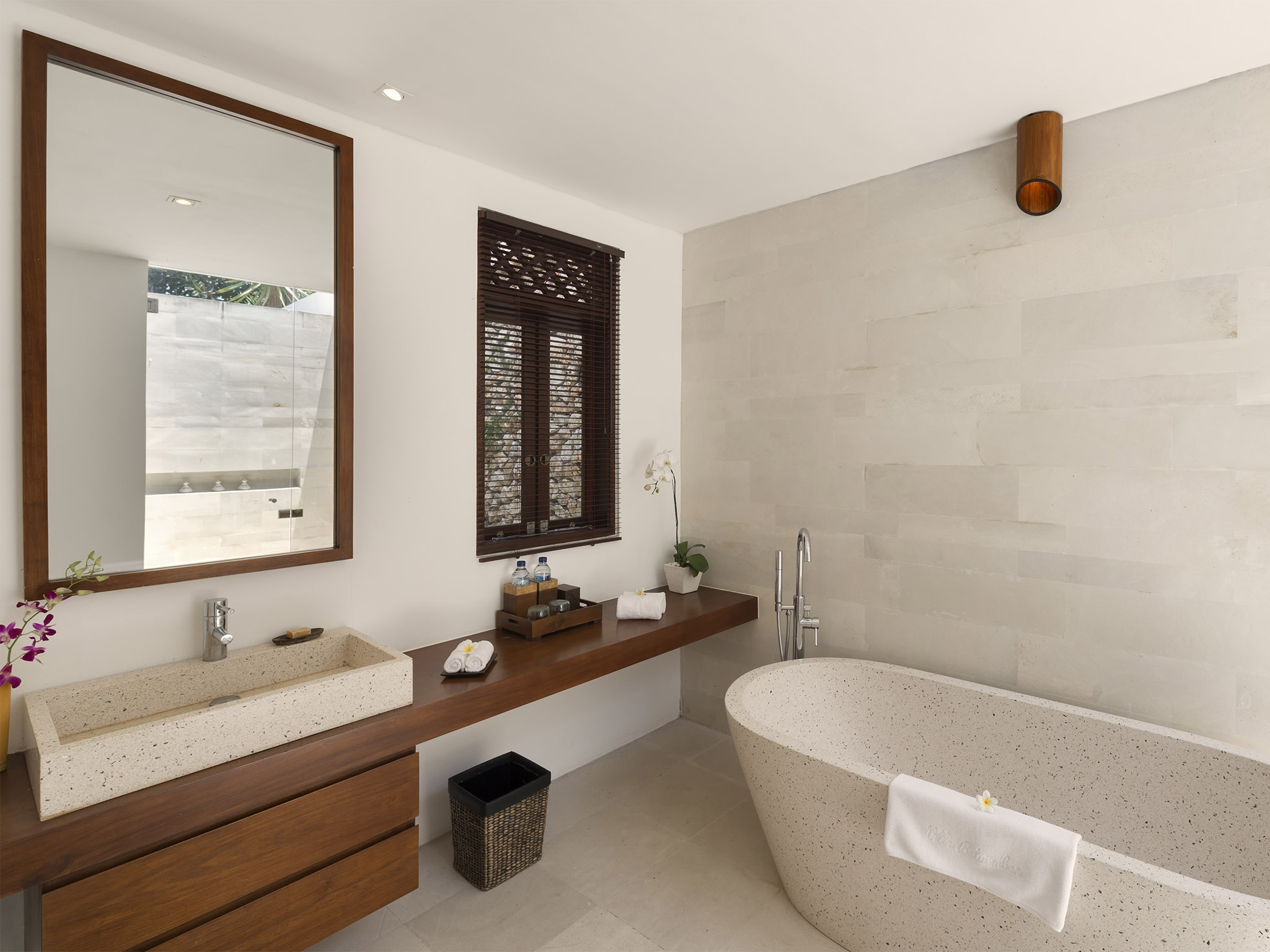 33. Villa Batujimbar Pool bathroom 1