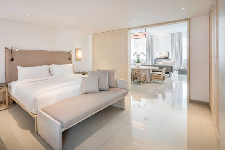 COMO Uma Canggu Batu Mejan Suite Bedroom 768x512