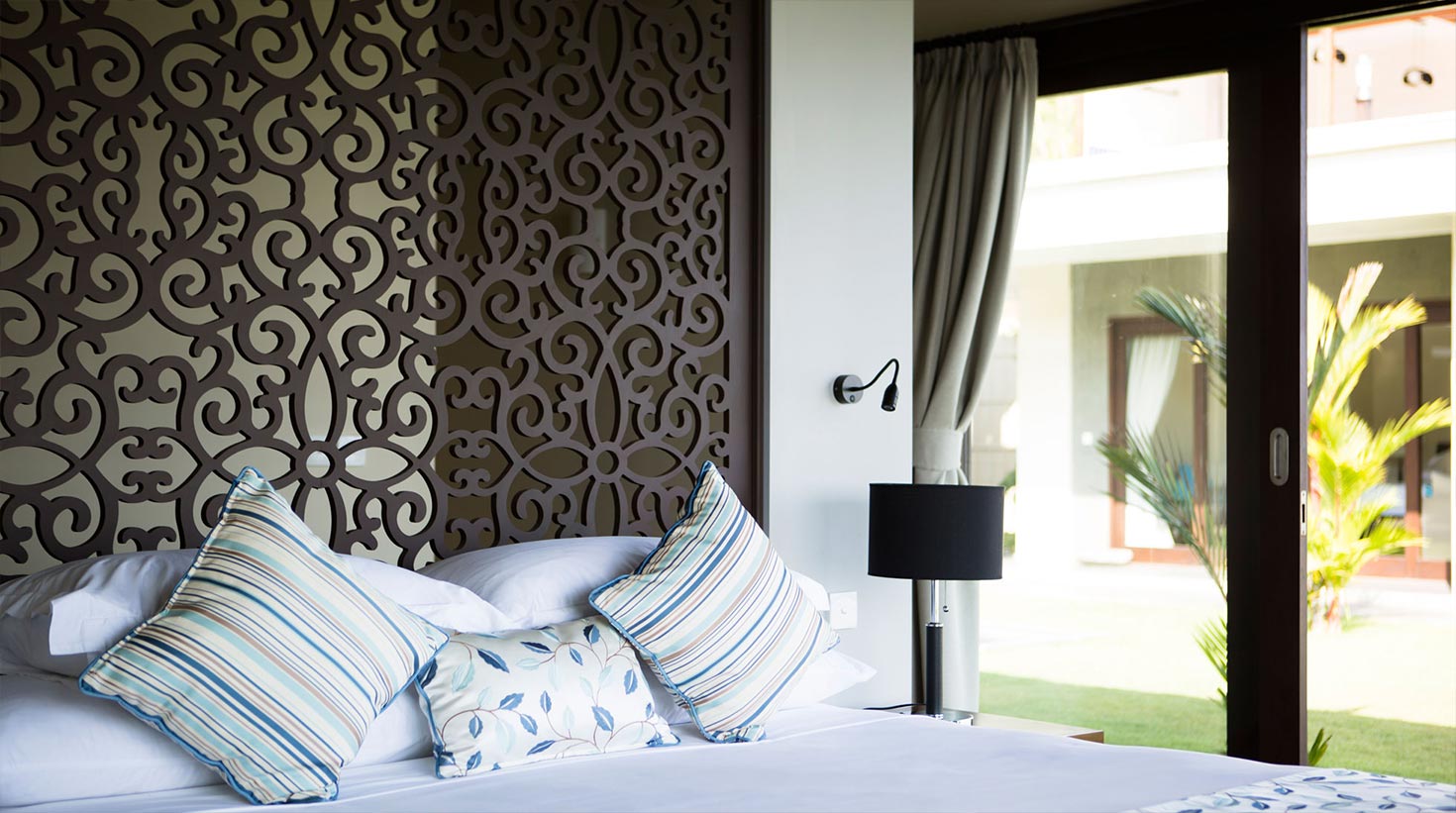 villa bali candidasa luxury bedroom