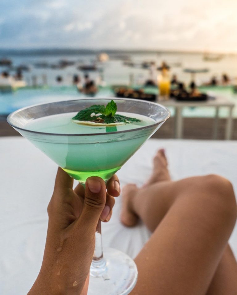 118621830 595428534473603 3784232255881121309 o 768x957