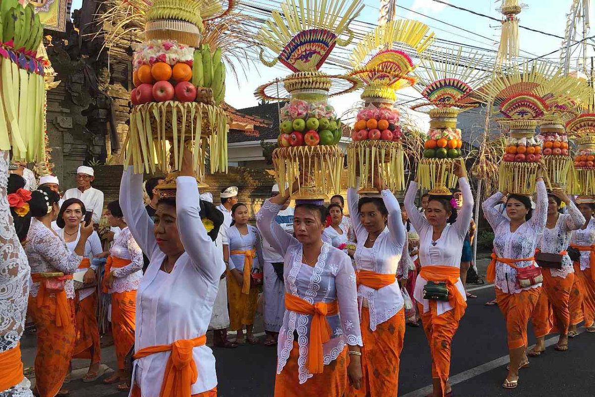 Women carrying Offerings to Temple in Canggu