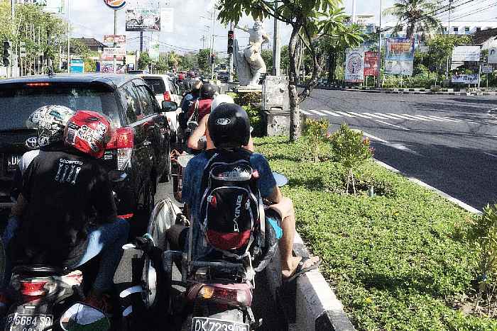 traffic light stop Bali