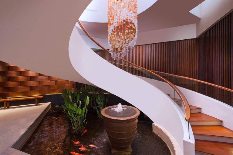 Lagoon Spa Stairs 1200 768x512