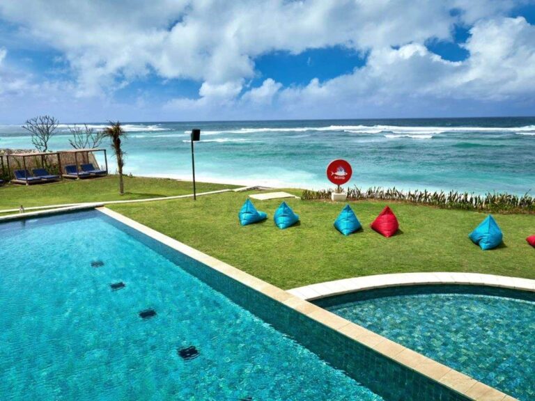 renaissance pool view 1131 768x576