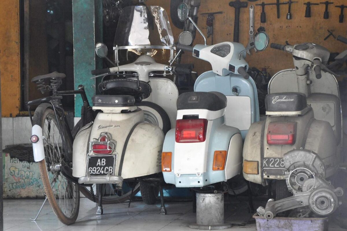 vespa scooters vintage transportation