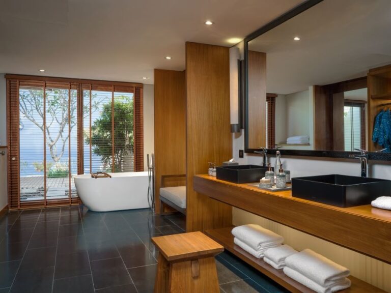 CLIFF POOL VILLA ONE BEDROOM BATHROOM 889 768x576