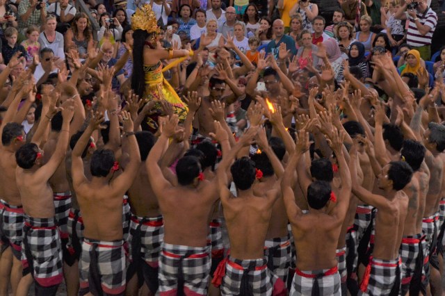 kecak fire dance bali uluwatu-640