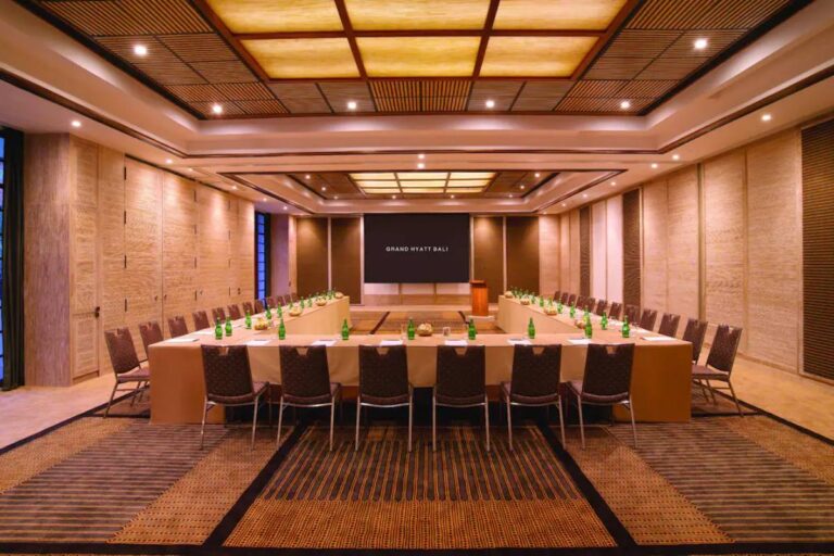 BALGH P098 Bangli Room U Shape Setup.16x9 768x512