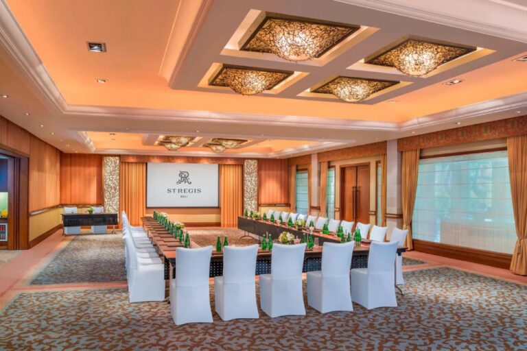 st regis meeting room 1 768x512